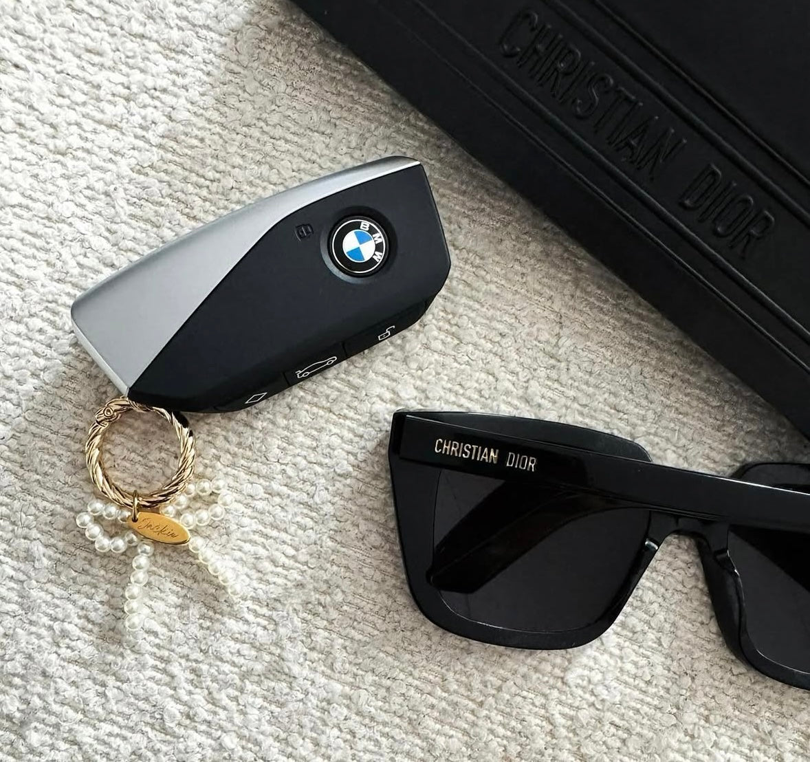 Pearl Bow Keychain mini